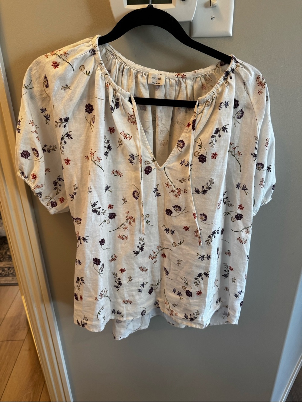 Aritzia - Wilfred Linen puff sleeve top